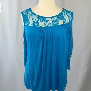 Kate & Mallory laced scoop- neck, laced cold shoulder sleeves, Hi Lo - XL
